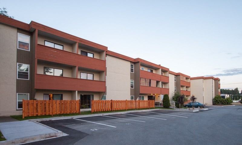 Country Club Manor - Photo 2 of 5