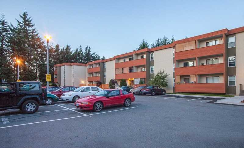 Country Club Manor - Photo 3 of 5