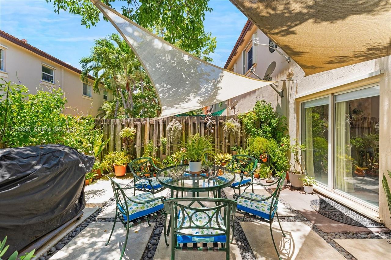 8868 Southwest 220th Street - Photo 3 of 23