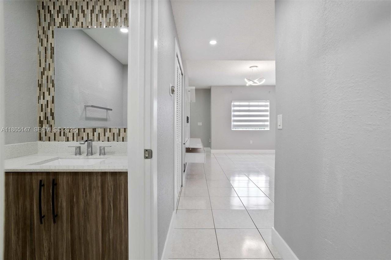 3378 West 80th Street #103 - Photo 5 of 40