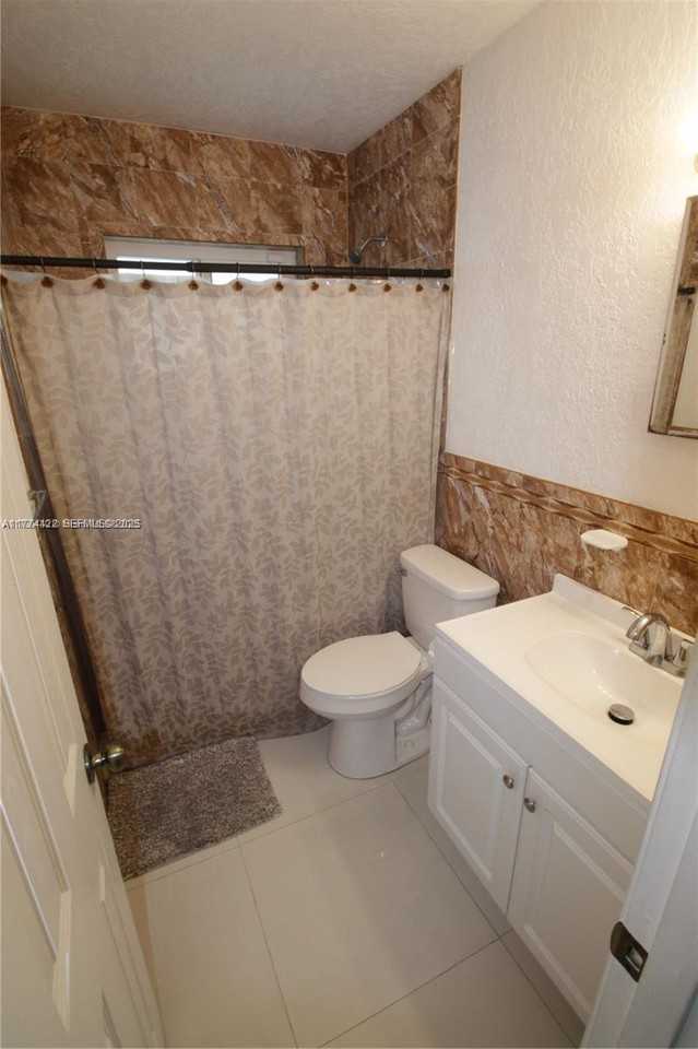 19143 Northwest 35th Avenue - Photo 3 of 8