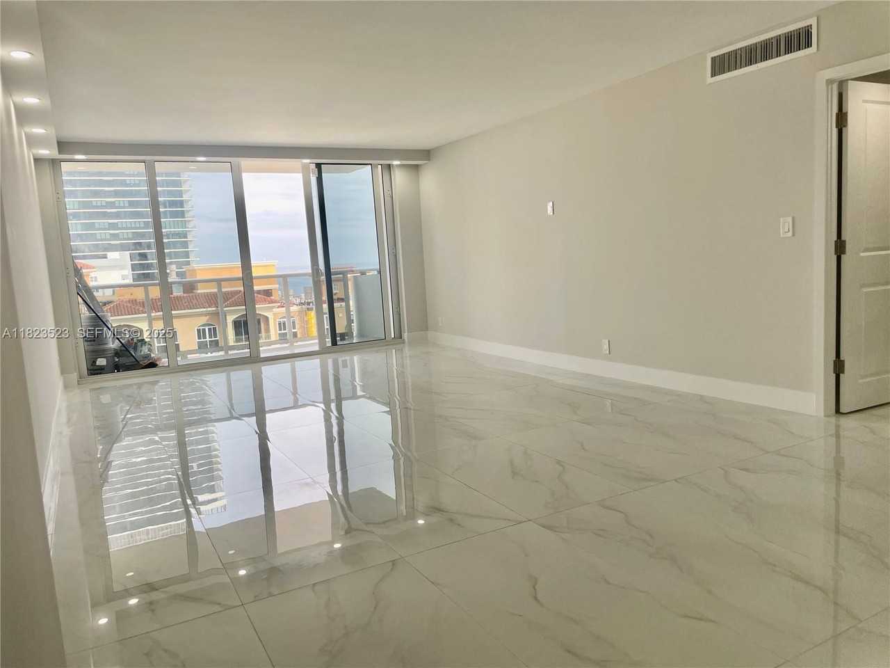 3140 South Ocean Drive #2207 - Photo 4 of 44