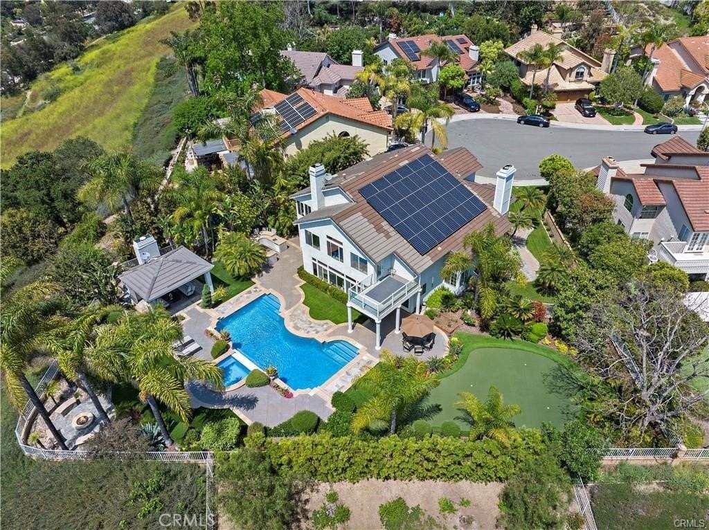 25606 Stratford Pl - Photo 3 of 50