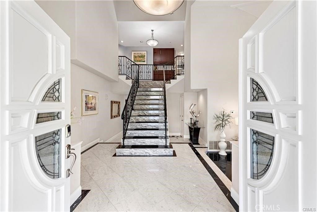 25606 Stratford Pl - Photo 6 of 50