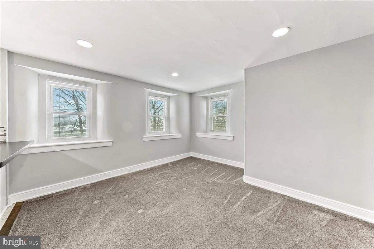 1050 Pike Springs Rd - Photo 7 of 20