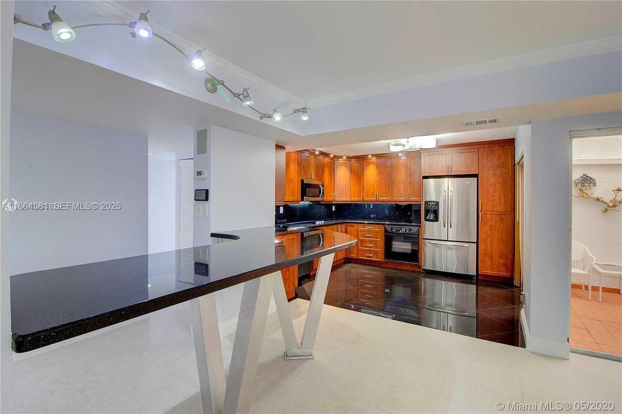 323 Ives Dairy Road #323 - Photo 5 of 34