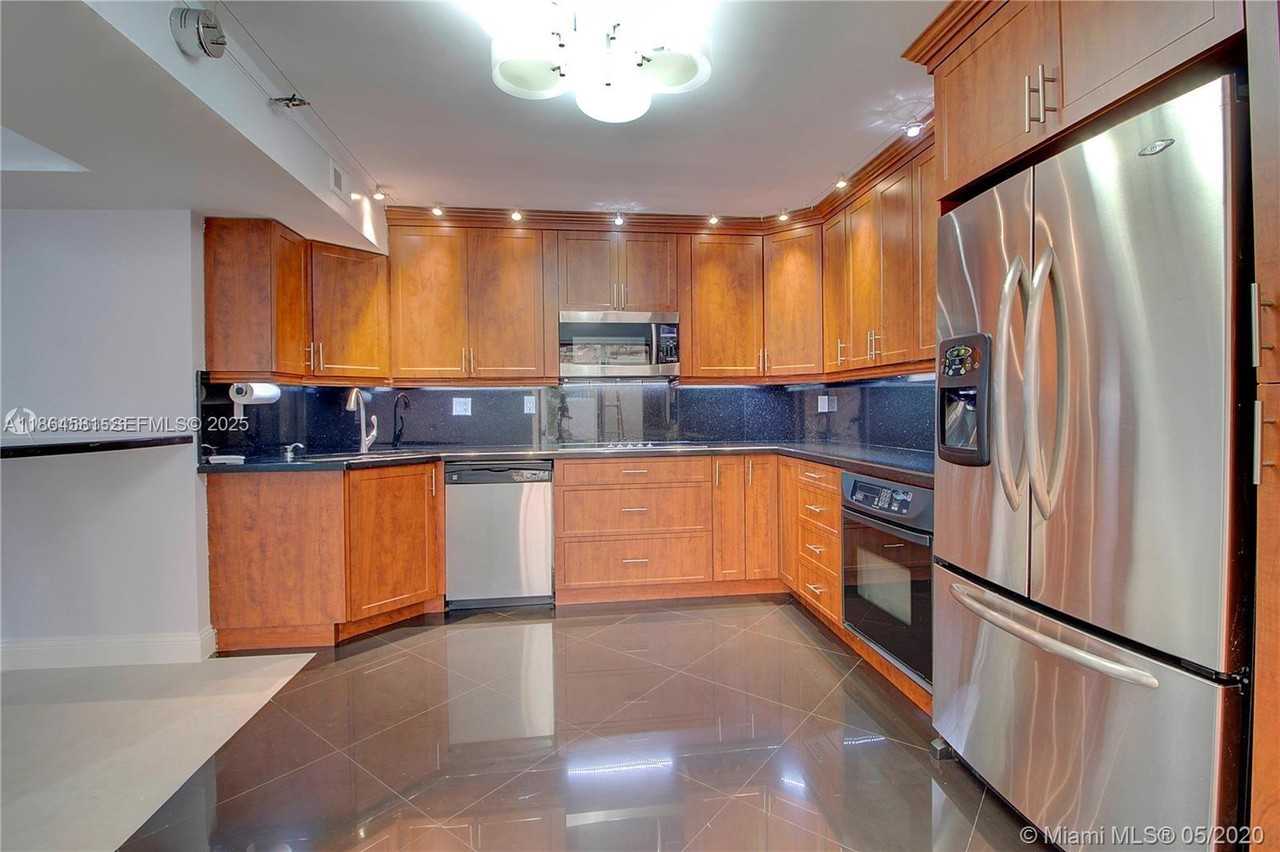 323 Ives Dairy Road #323 - Photo 6 of 34