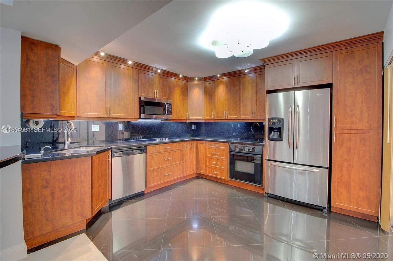 323 Ives Dairy Road #323 - Photo 7 of 34