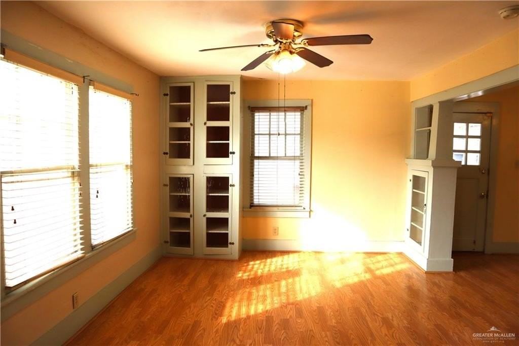 311 W 8th St - Photo 3 of 15