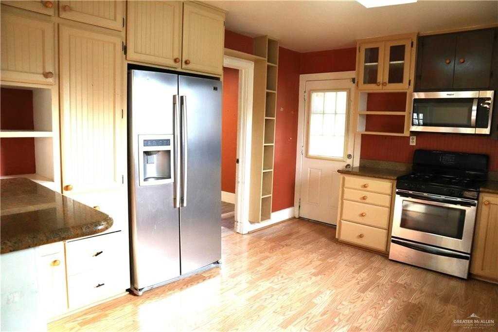 311 W 8th St - Photo 5 of 15