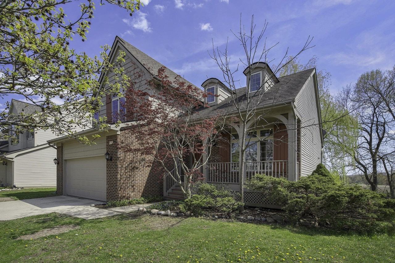 5913 Lafayette Ln - Photo 3 of 23