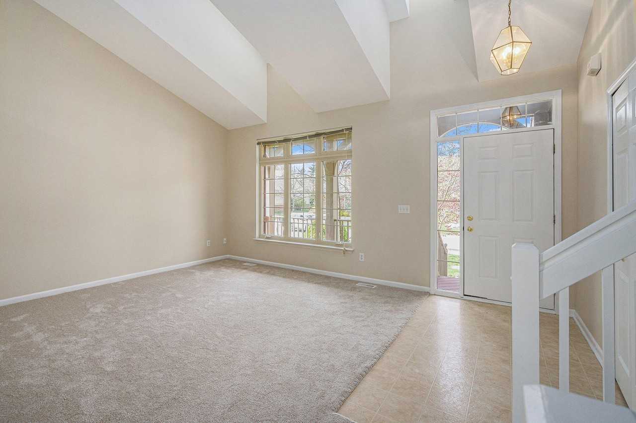 5913 Lafayette Ln - Photo 4 of 23