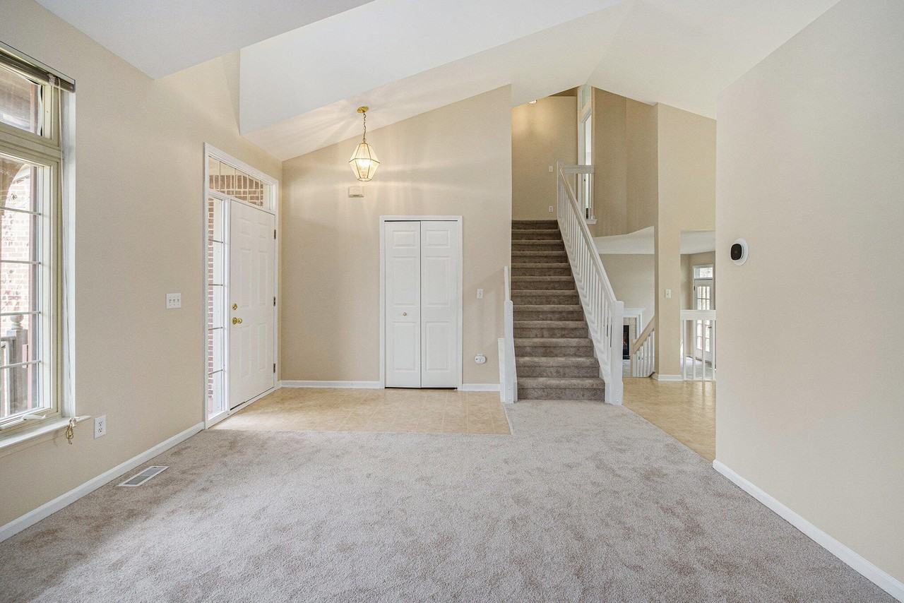 5913 Lafayette Ln - Photo 5 of 23