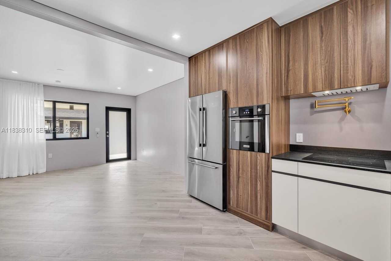 8931 Northeast 2nd Avenue #S4 - Photo 3 of 28