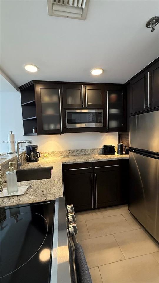 540 Brickell Key Drive #1124 - Photo 3 of 62