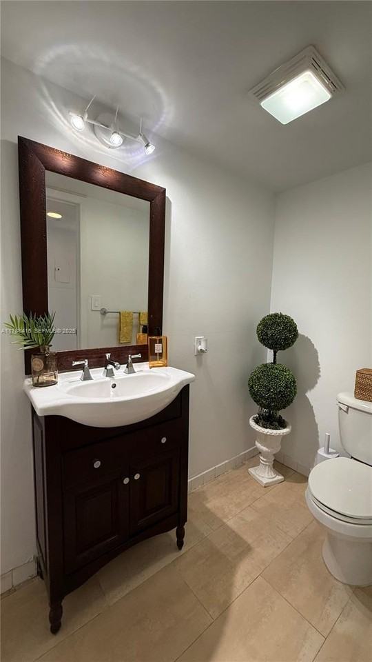 540 Brickell Key Drive #1124 - Photo 4 of 62