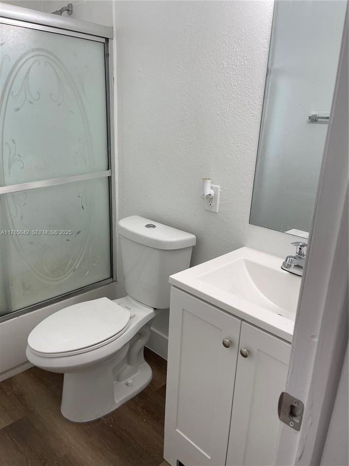 1460 Northeast 143rd Street - Photo 4 of 16