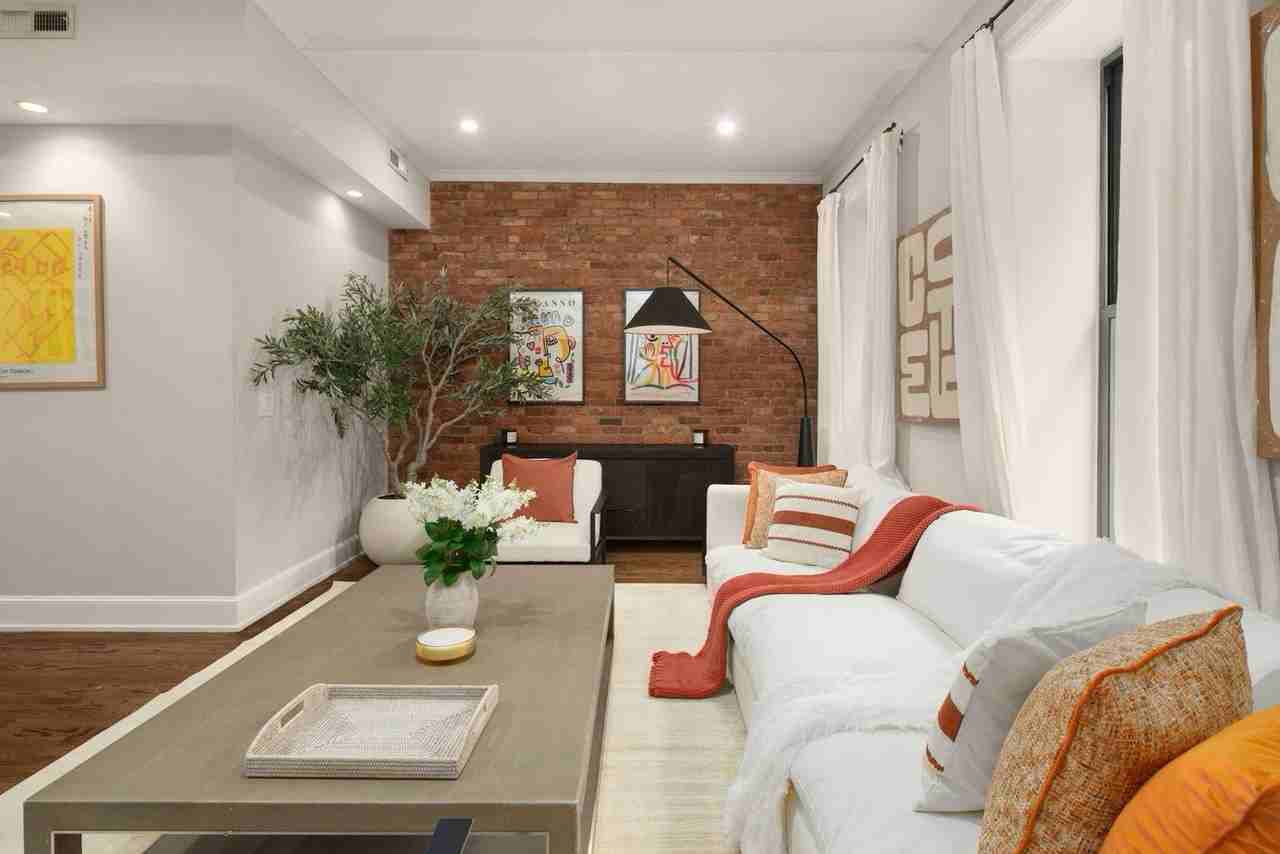 49 W 16th St #1388237P - Photo 4 of 19