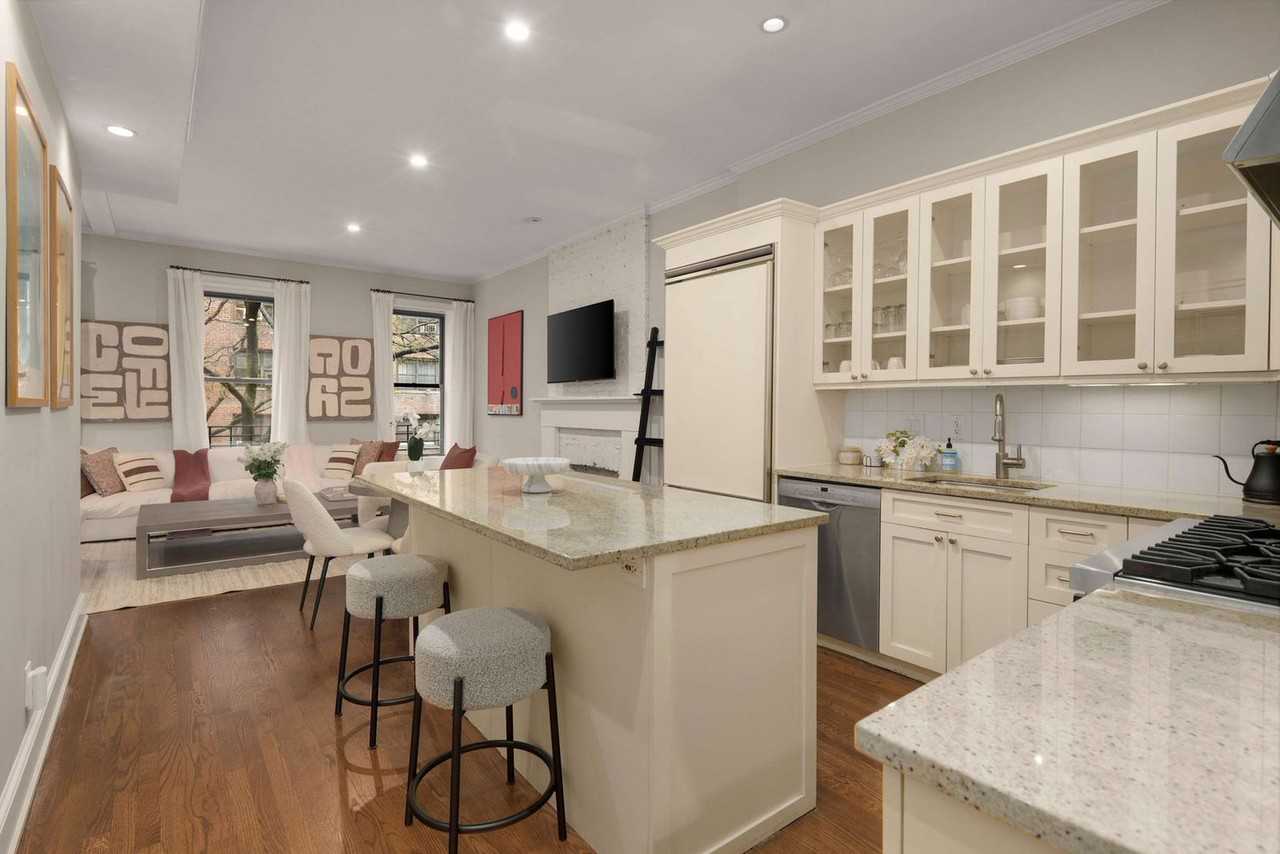 49 W 16th St #1388237P - Photo 6 of 19