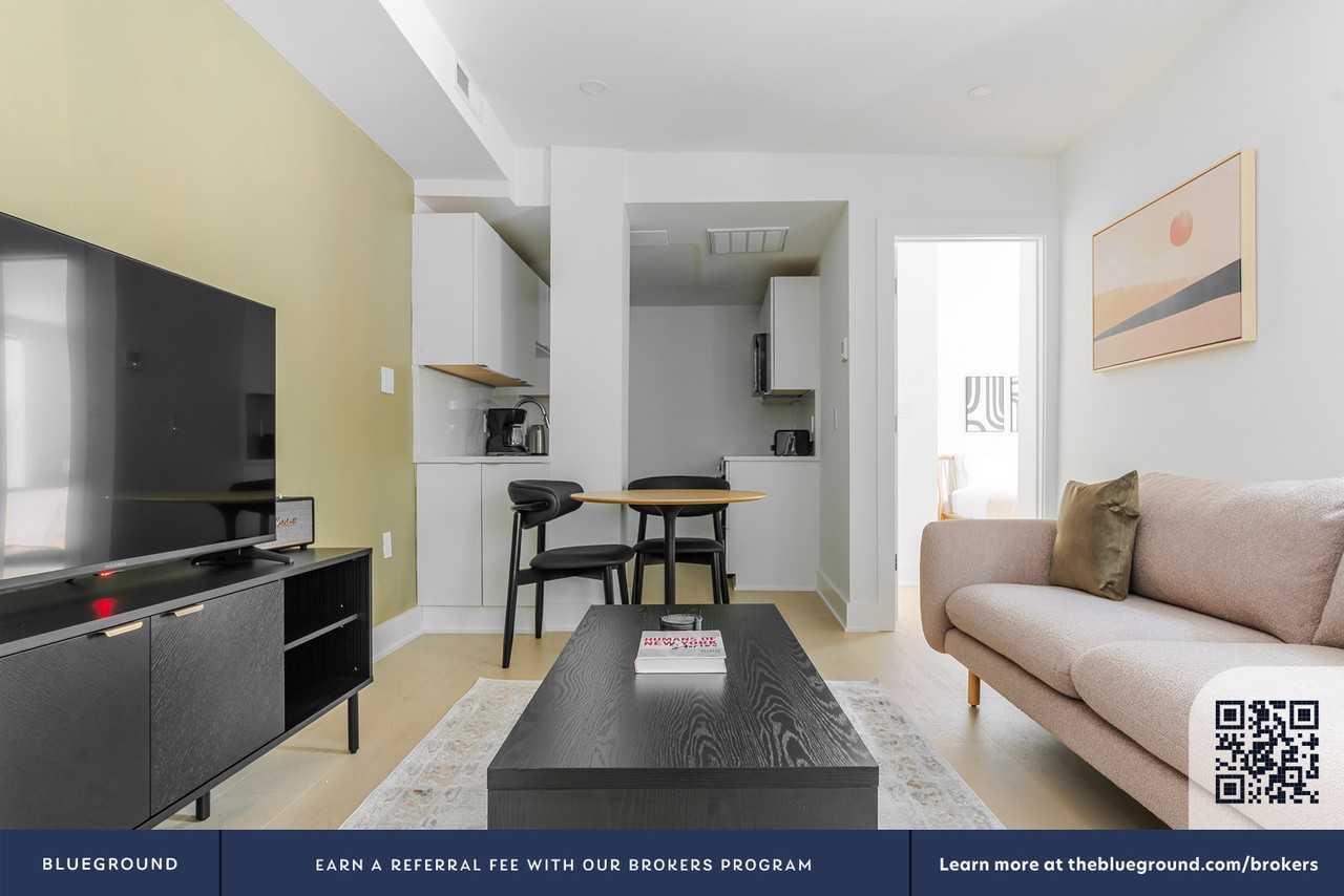 2116 Kalorama Rd Nw #1207 - Photo 5 of 24