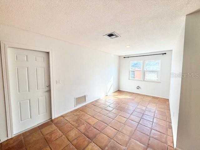 105 Margo Ln - Photo 3 of 19