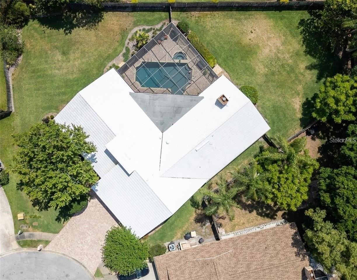 2715 Montague Ct E - Photo 4 of 46