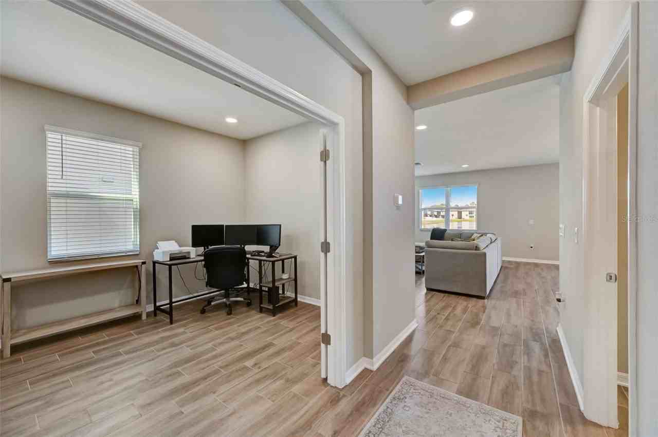 3139 Marine Grass Dr - Photo 4 of 35