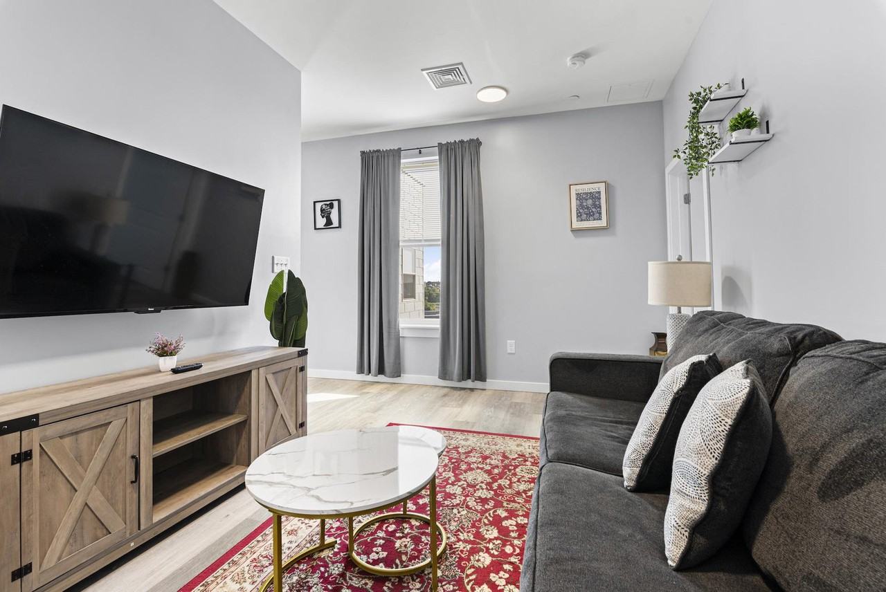 95 Broadway #1240270P - Photo 5 of 23