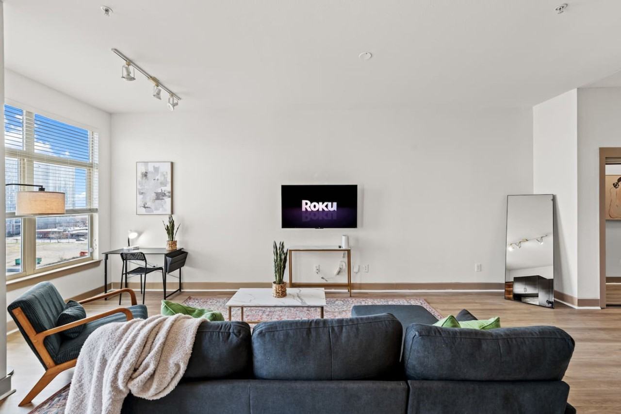 2901 Indiana Street - Photo 2 of 50