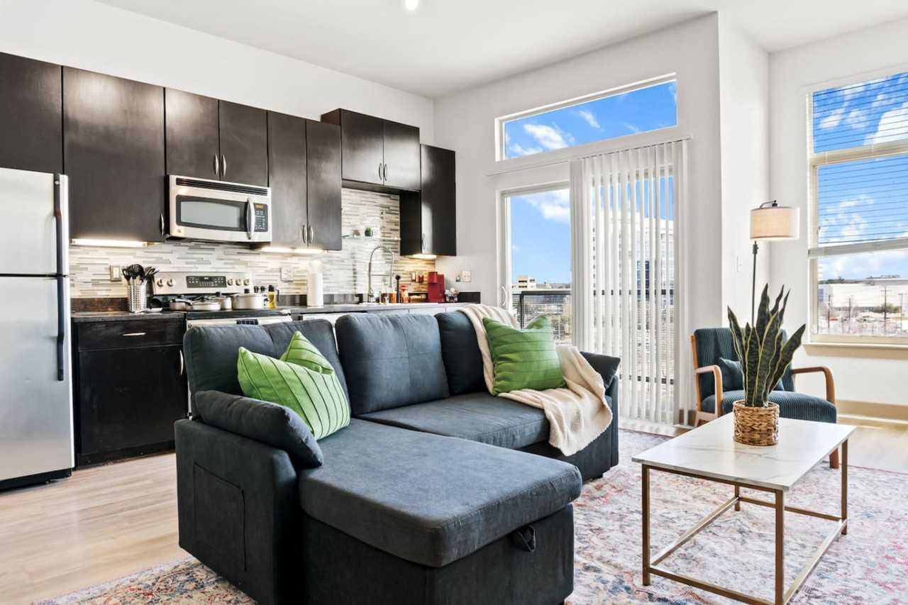 2901 Indiana Street - Photo 3 of 50