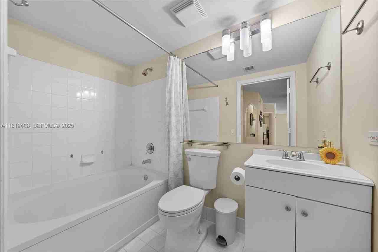 17125 North Bay Road #3312 - Photo 3 of 16