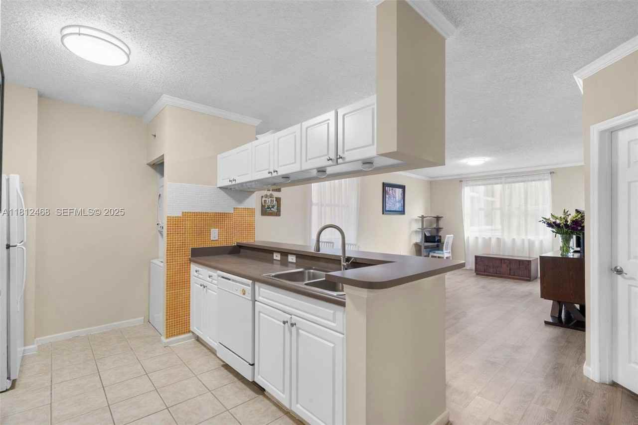 17125 North Bay Road #3312 - Photo 4 of 16