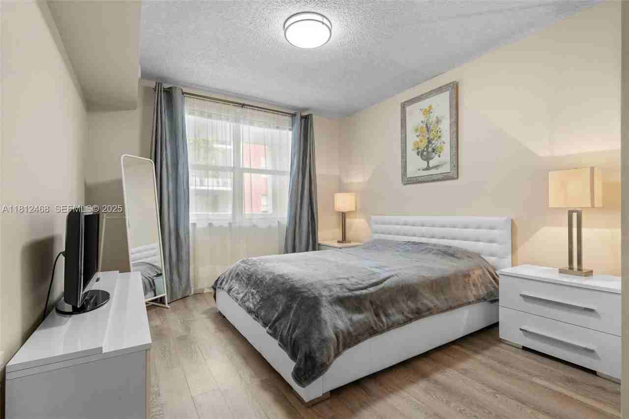 17125 North Bay Road #3312 - Photo 5 of 16