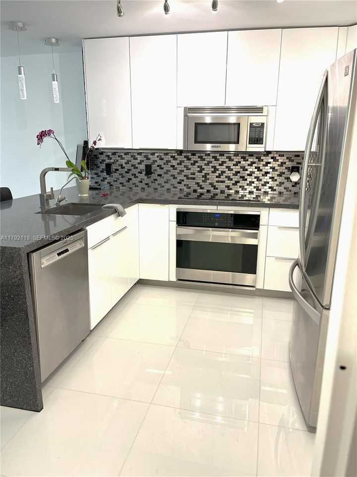 1228 West Avenue #412 - Photo 3 of 42