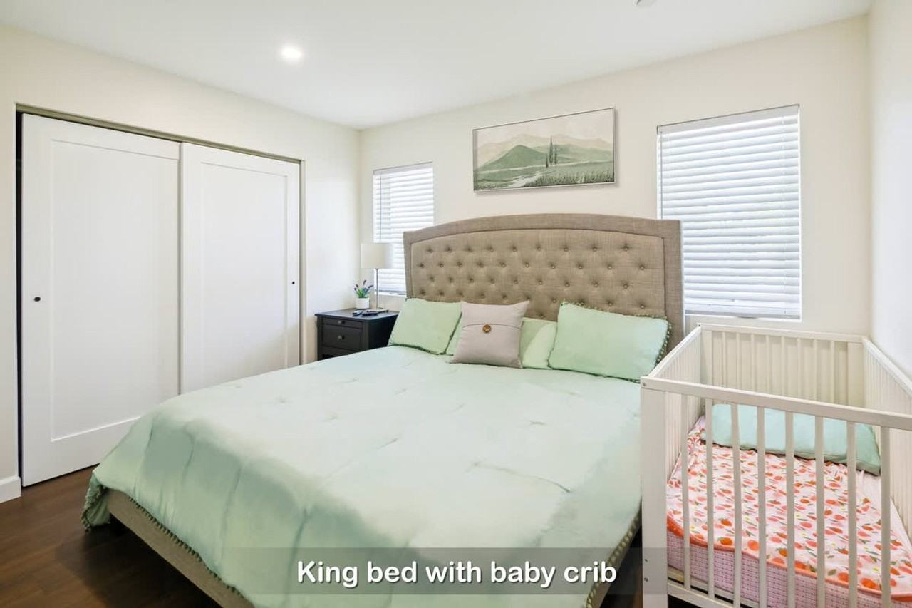 721 E 22nd St #1465026P - Photo 3 of 39