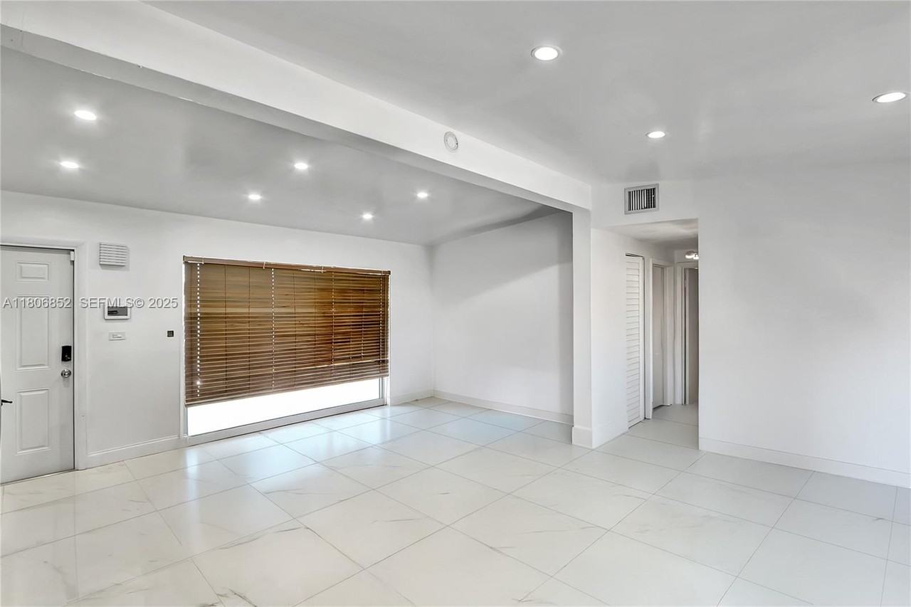 11040 Southwest 52nd Drive - Photo 2 of 8