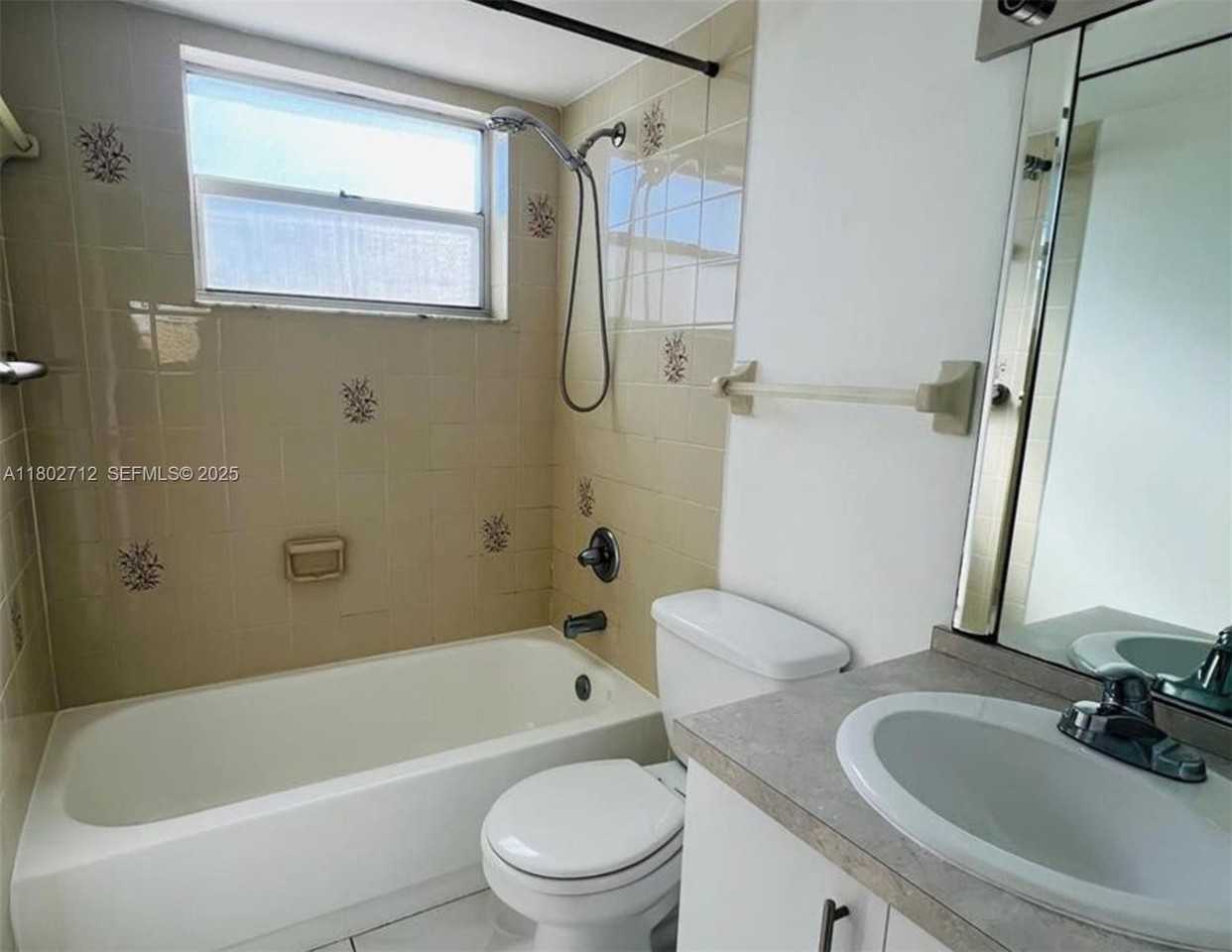 1605 Pennsylvania Avenue #404 - Photo 3 of 17