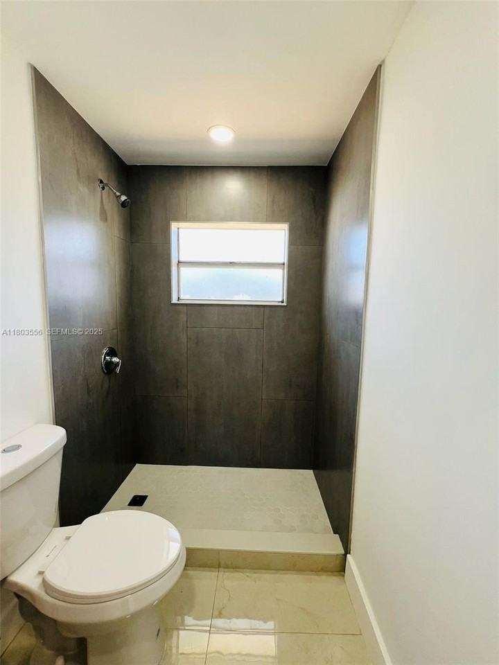 26045 Southwest 131st Court - Photo 5 of 29