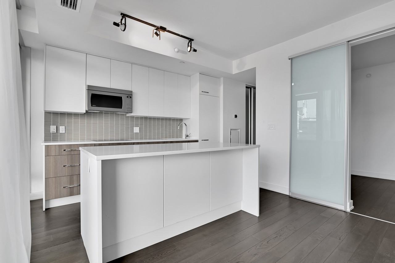 111 Champagne Avenue South #1102 - Photo 3 of 24