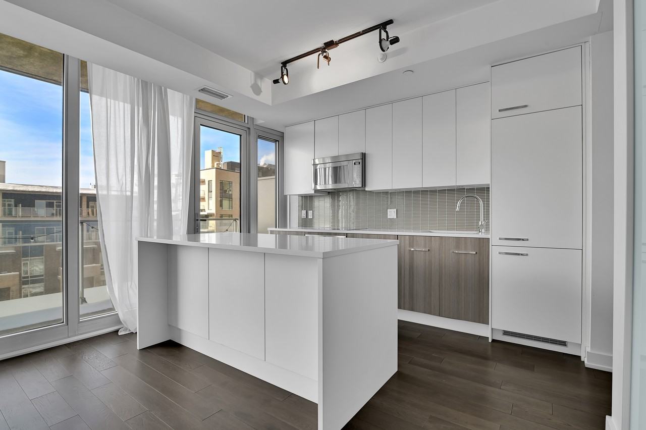 111 Champagne Avenue South #1102 - Photo 4 of 24