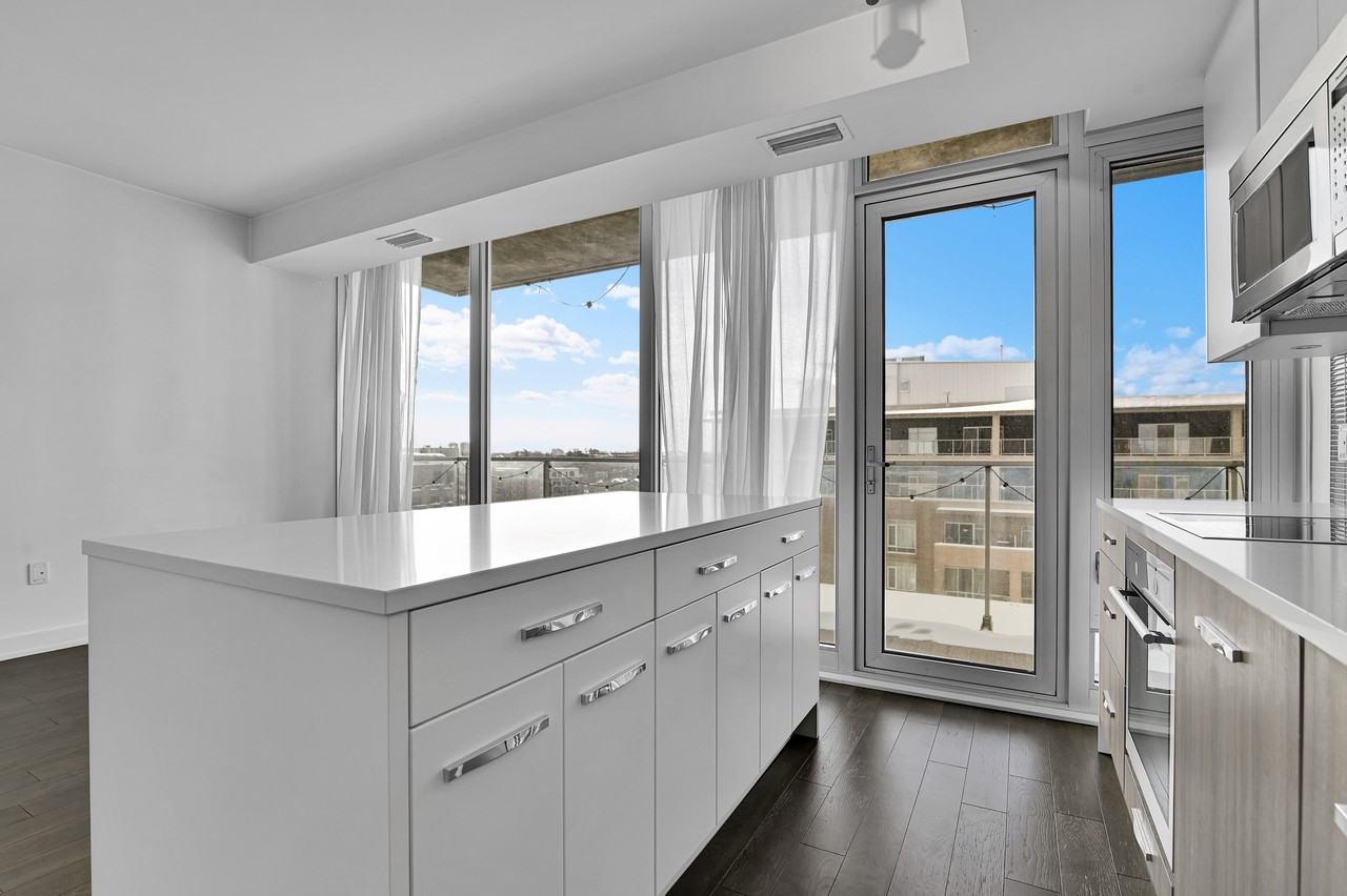 111 Champagne Avenue South #1102 - Photo 5 of 24