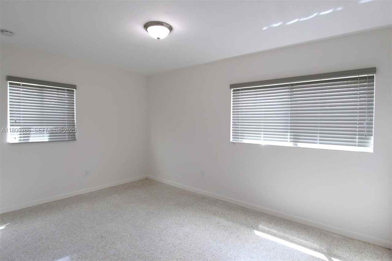 6203 Southwest 108th Place - Photo 2 of 23