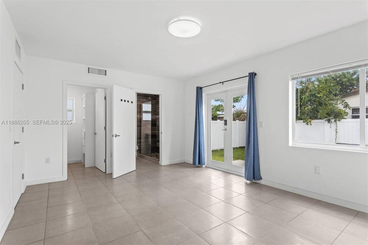 737 Northwest 4th Street - Photo 4 of 24