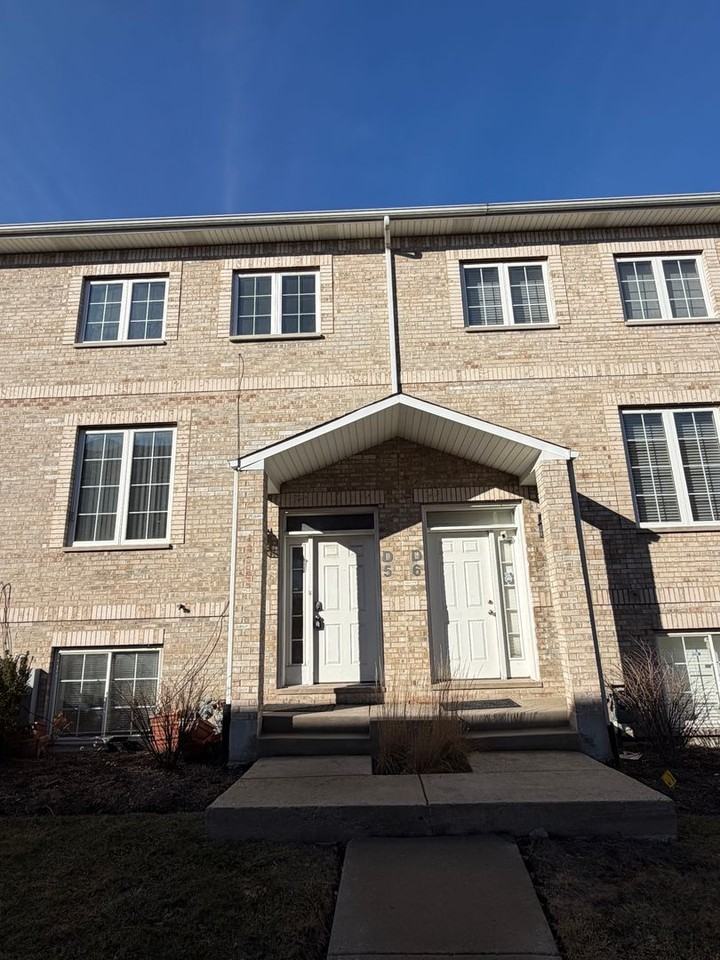 183 N East River Rd - Photo 2 of 18