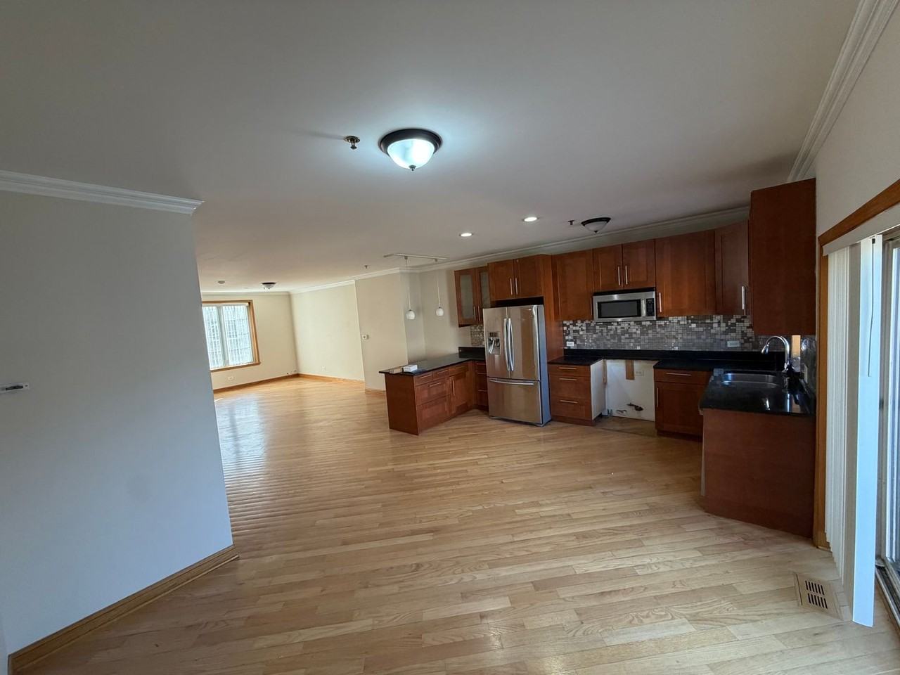 183 N East River Rd - Photo 3 of 18
