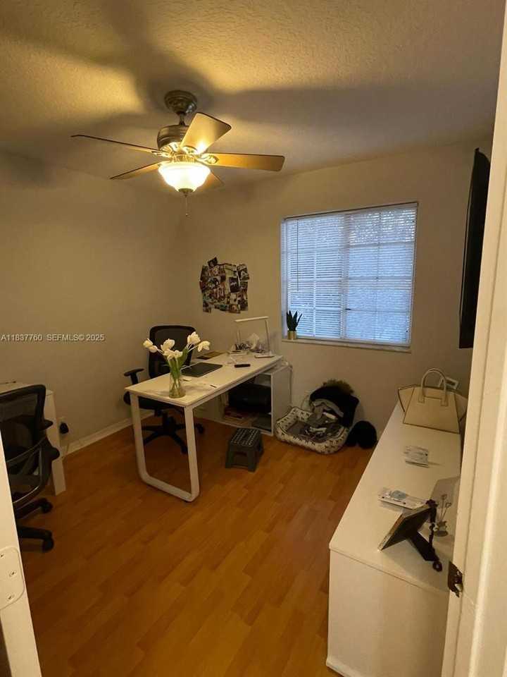 1105 Southwest 44th Way #1105 - Photo 5 of 23