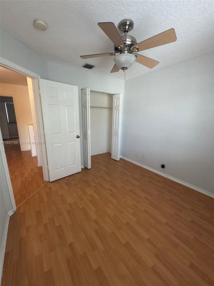 1105 Southwest 44th Way #1105 - Photo 6 of 23