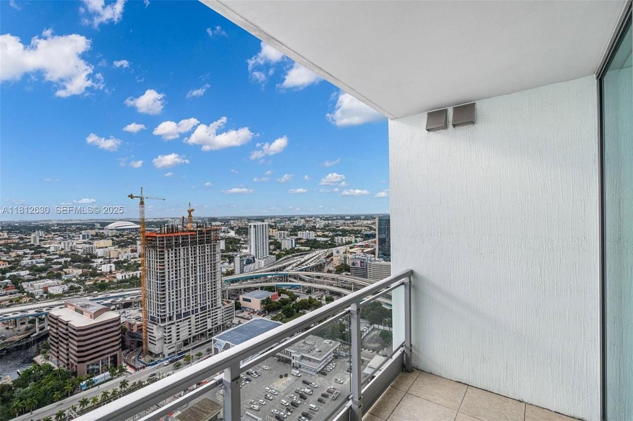 92 Southwest 3rd Street #4109 - Photo 3 of 23