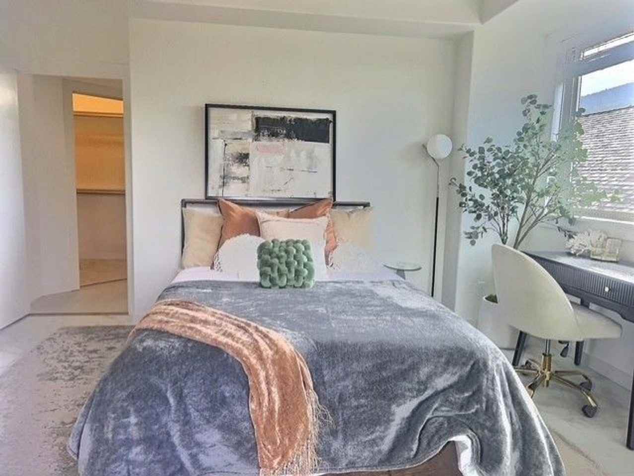 582 Fair Oaks Ave - Photo 6 of 10