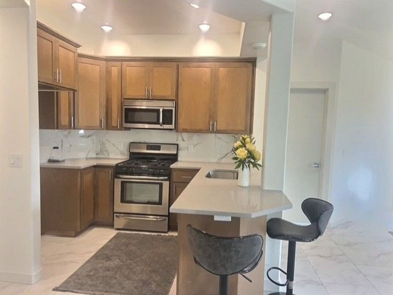 582 Fair Oaks Ave - Photo 7 of 10